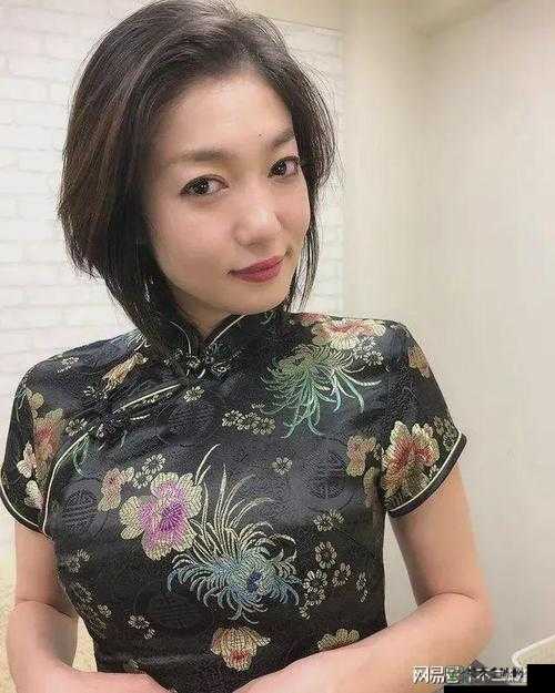 熟女・人妻たちの熟人妻奶：职场与家庭的隐形力量