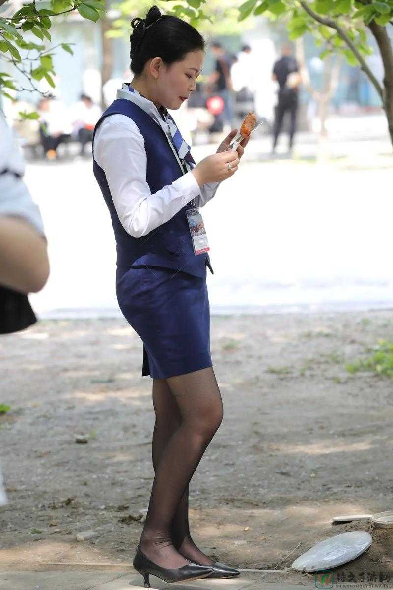 办公室穿丝袜的职场隐喻：如何用穿搭传递专业自信