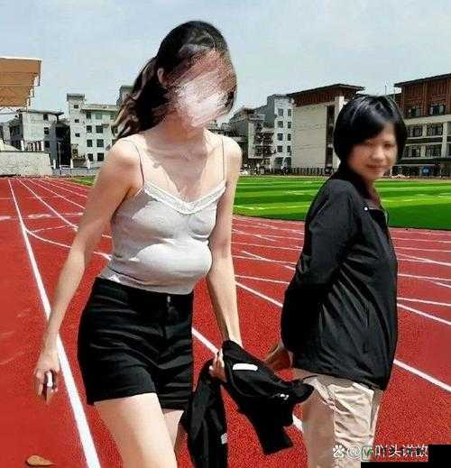 同学聚会双乳被吸浑身颤抖背后：意外事件背后的友谊真谛