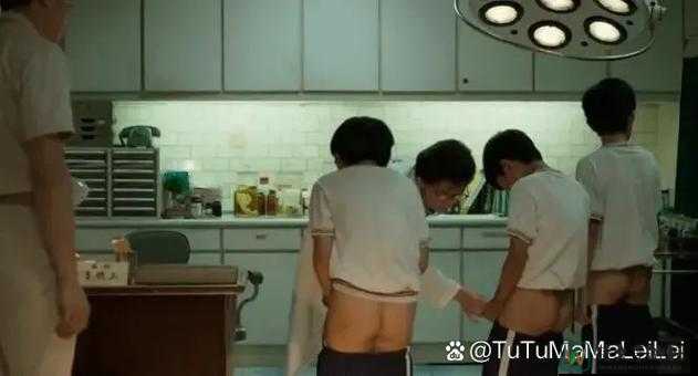 桃子白裙小婊SP打屁股事件背后：一场误会与理解的社会实验
