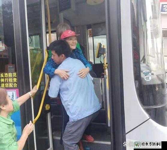 那些打动人心的瞬间：公交车男男的快节奏深情感
