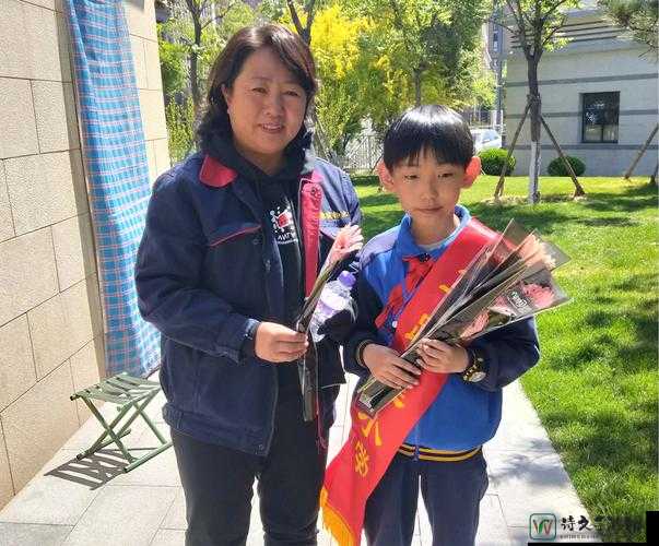 警察1v1大胸喂奶h背后的温暖：用平凡书写不平凡的守护者群像
